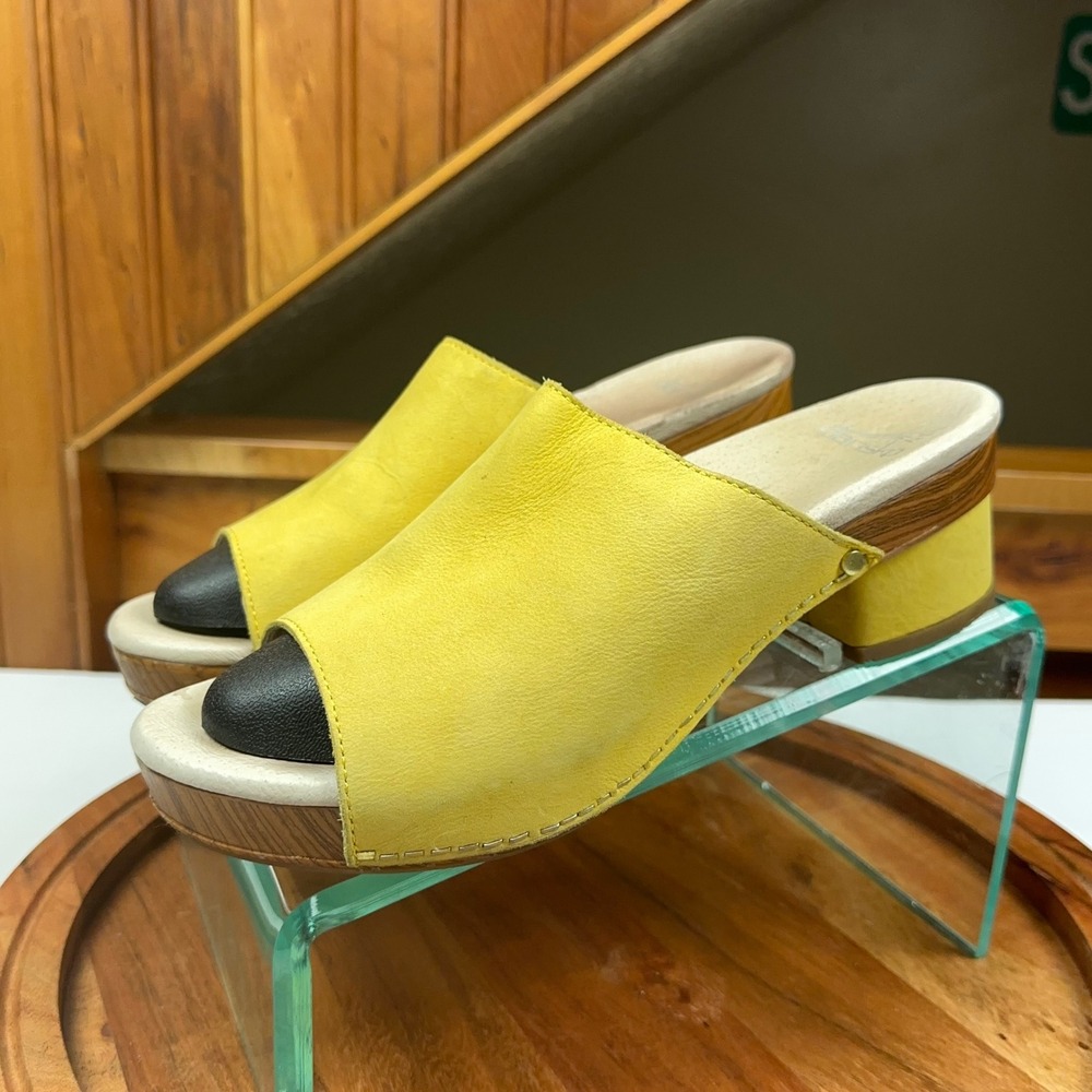 Dansko Womens Yellow Leather Peep Toe Clog Mules Wood Grain Heel Size 39